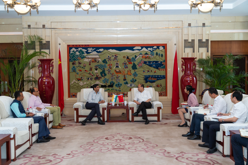 印度分管体育国务秘书长拉德黑·朱阿利亚一行来访我校