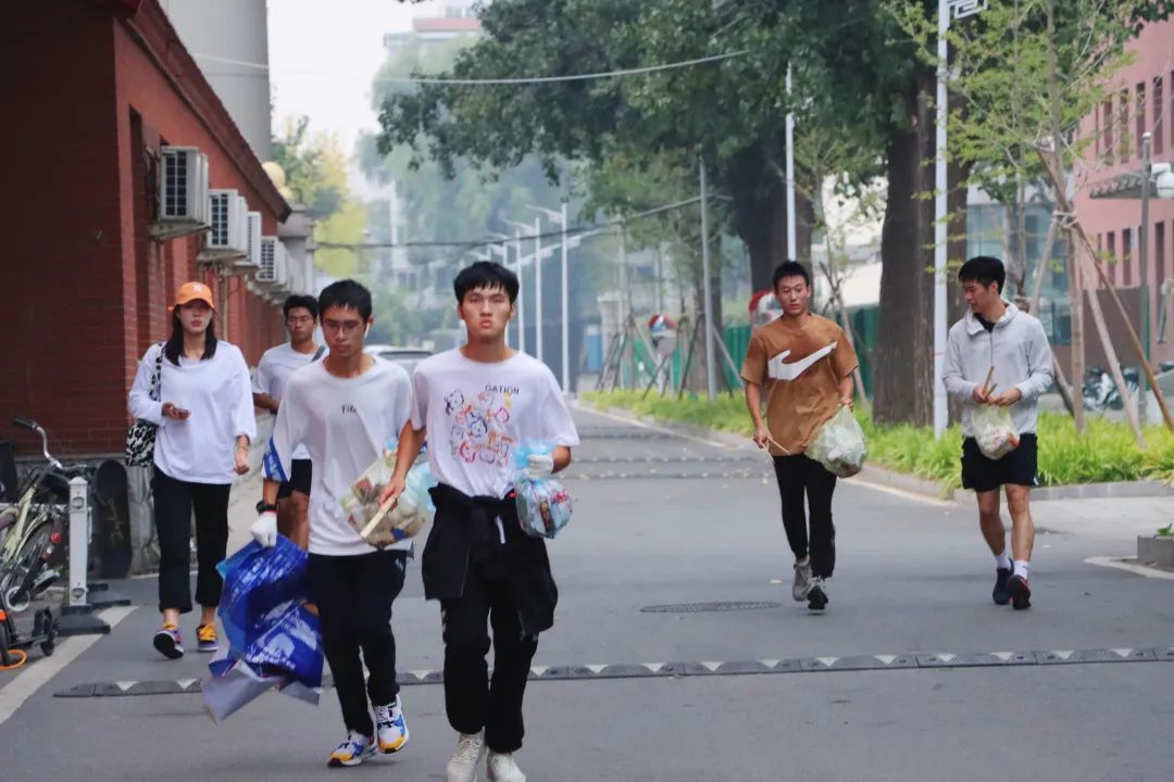 北体师生以多样形式为祖国母亲庆生